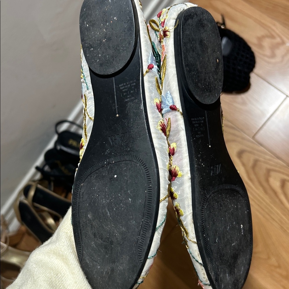 Zara White Embroidered Floral Ballet Flats - Picture 2 of 2